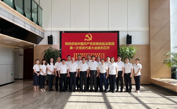 地產(chǎn)集團(tuán)開展“七個一”系列活動獻(xiàn)禮建黨101周年