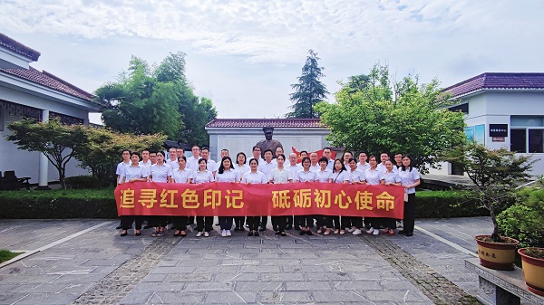 地產(chǎn)集團(tuán)本部黨支部開(kāi)展“追尋紅色印記 砥礪初心使命”主題黨日活動(dòng)